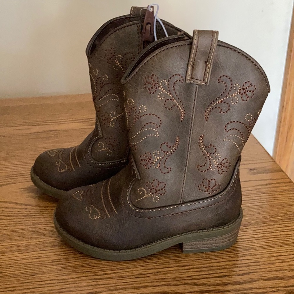 New Cat & Jack girls brown boots with heart size 7 - Picture 2 of 6